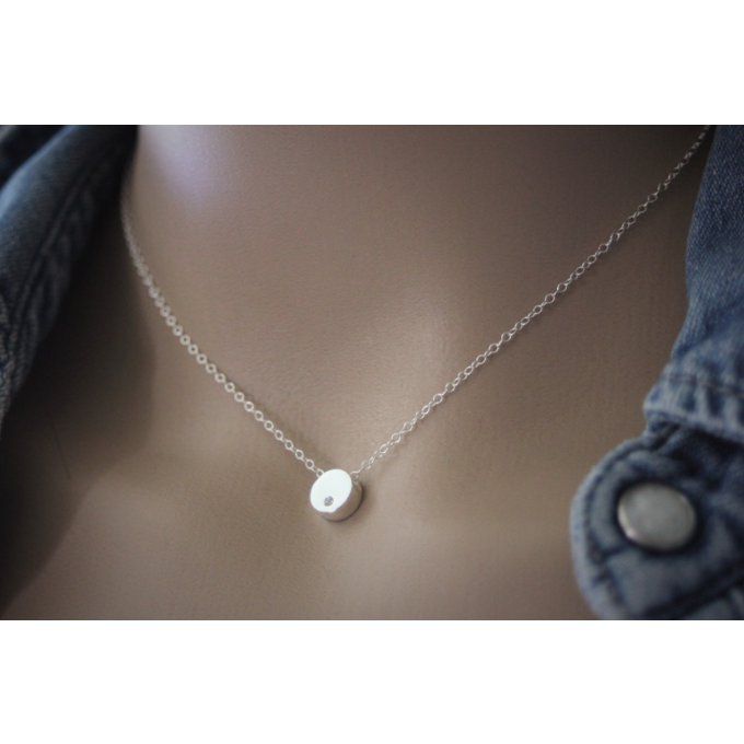 Collier argent pendentif rond orné d'un cristal swarovski