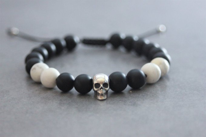 Bracelet perles onyx mat, howlite blanche et tête de mort argent 925