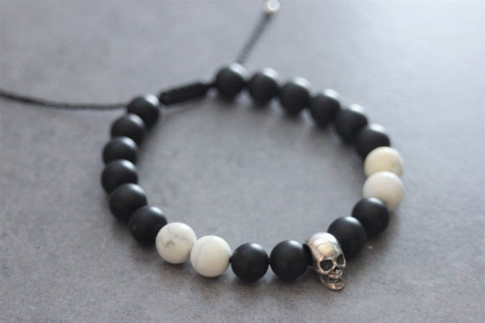 Bracelet perles onyx mat, howlite blanche et tête de mort argent 925