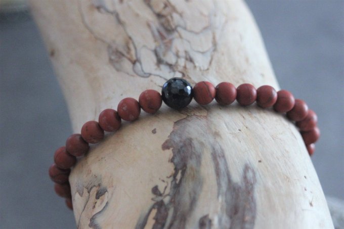 Bracelet perles jaspe rouge mat et onyx facettée