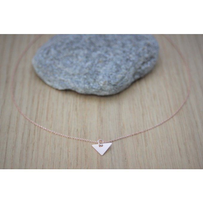 Collier or rose pendentif triangle