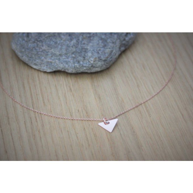 Collier or rose pendentif triangle