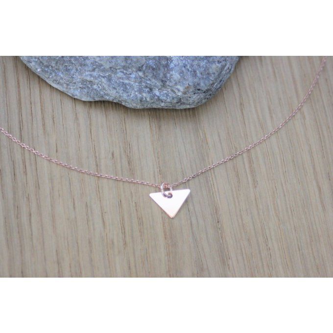 Collier or rose pendentif triangle