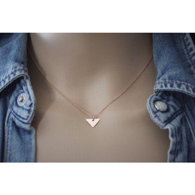 Collier or rose pendentif triangle