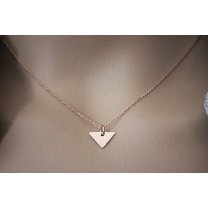 Collier or rose pendentif triangle