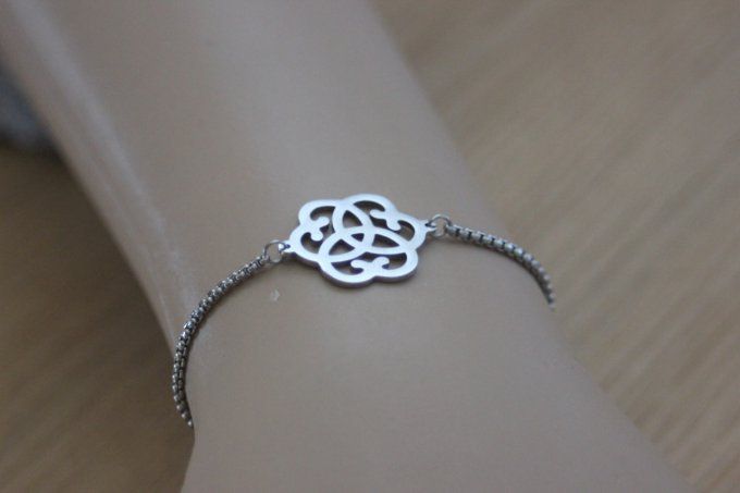 Bracelet acier breloque fleur fermoir perle stoppeur