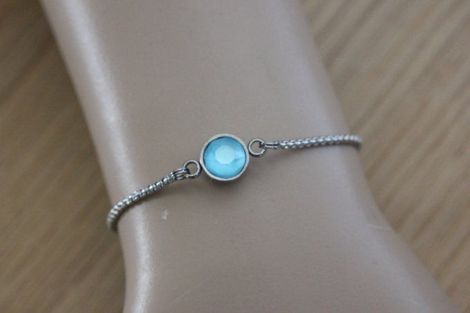 Bracelet acier cabochon rond en verre bleu fermoir perle stoppeur 