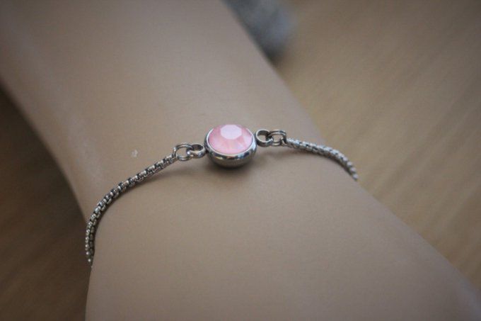 Bracelet acier cabochon rond en verre rose fermoir perle stoppeur