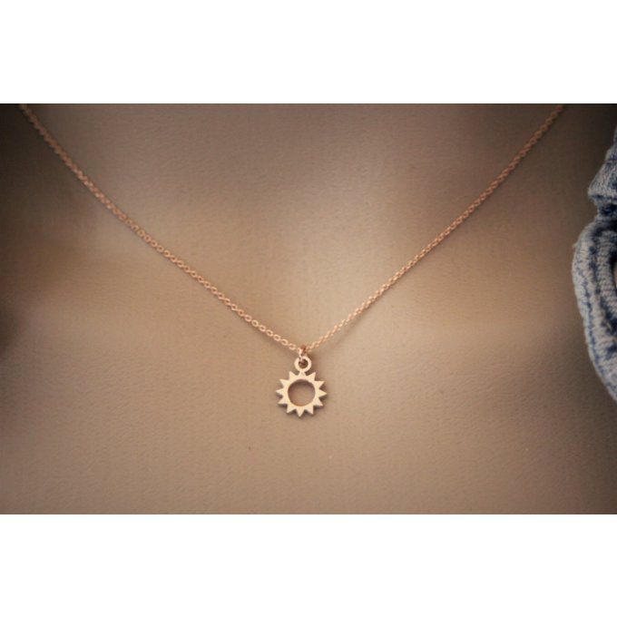 Collier or rose pendentif soleil