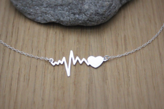 Collier argent massif pendentif ondes rythme cardiaque et coeur à graver