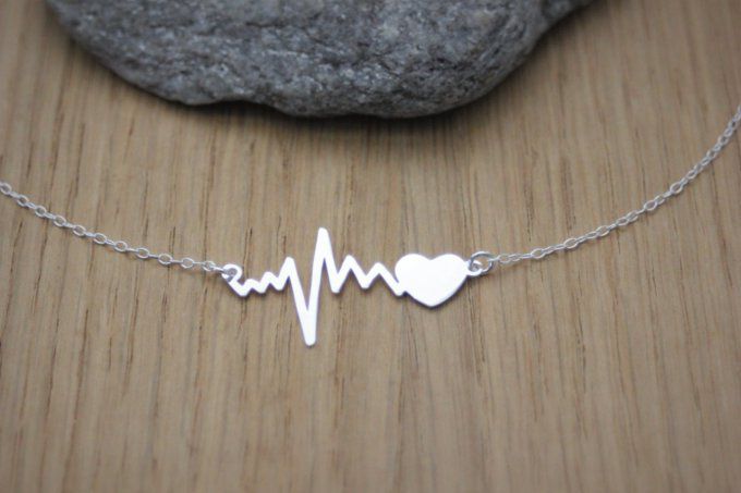 Collier argent massif pendentif ondes rythme cardiaque et coeur