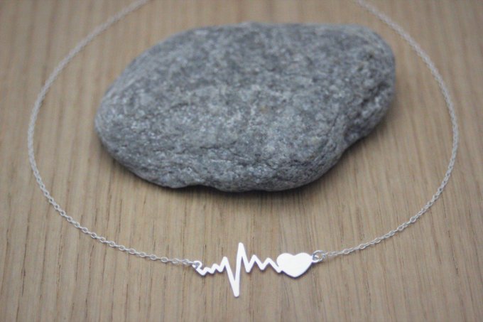 Collier argent massif pendentif ondes rythme cardiaque et coeur à graver
