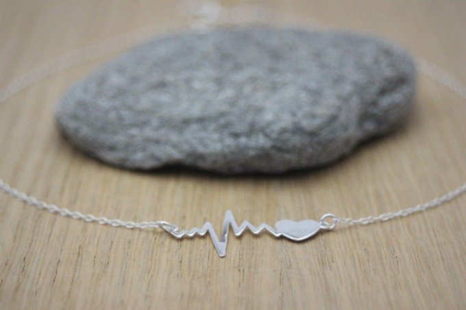 Collier argent massif pendentif ondes rythme cardiaque et coeur à graver