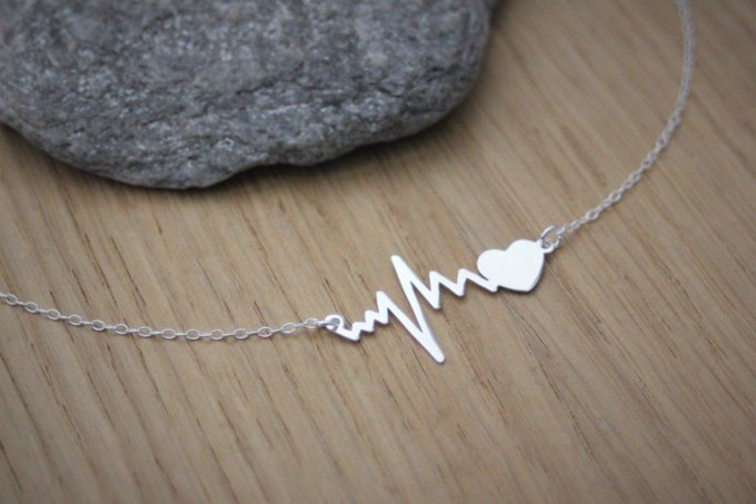 Collier argent massif pendentif ondes rythme cardiaque et coeur à graver