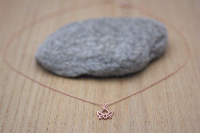 Collier or rose pendentif fleur de lotus