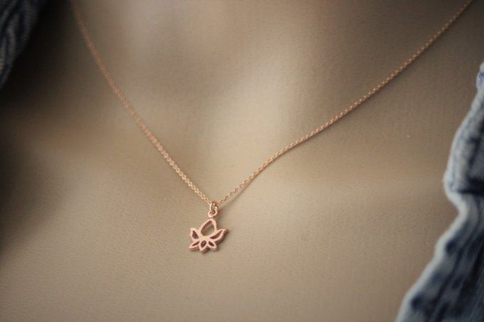 Collier or rose pendentif fleur de lotus