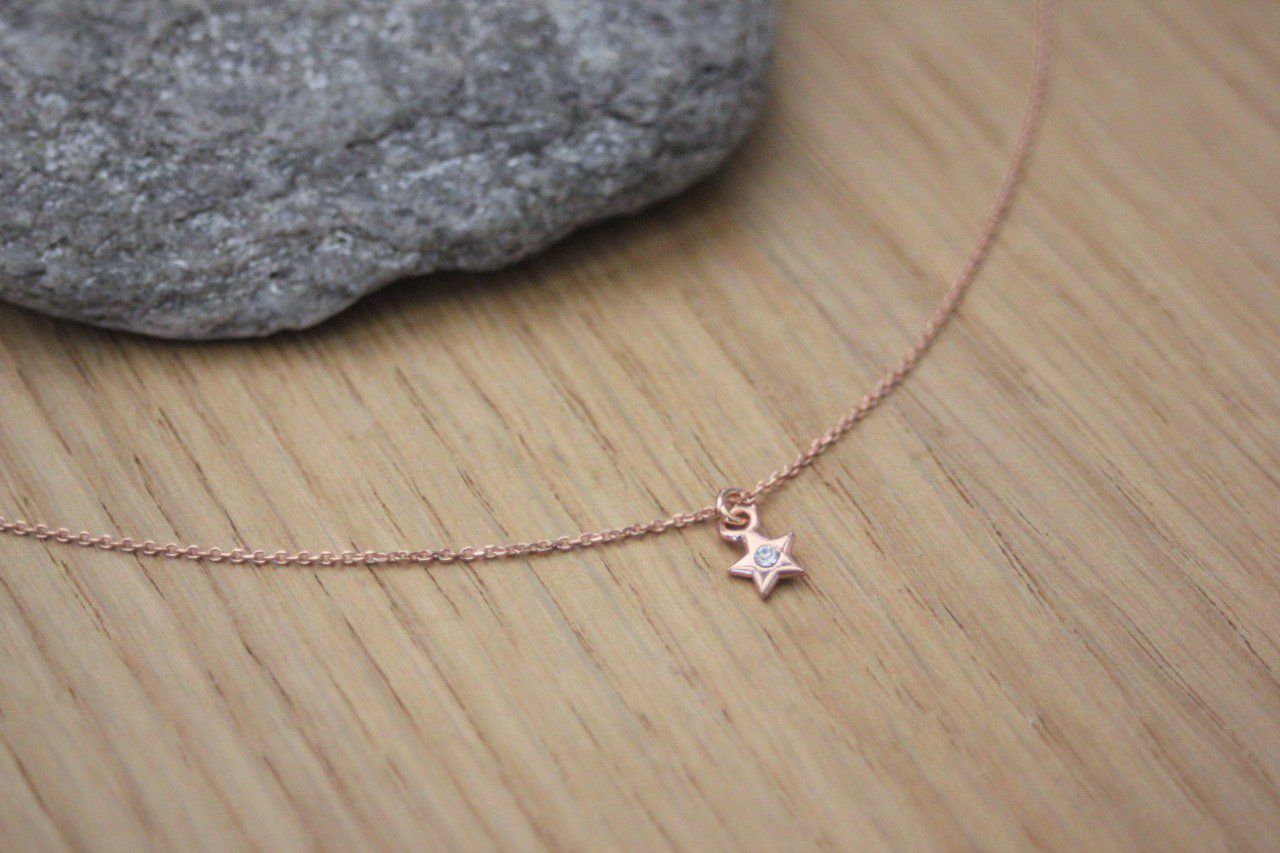 Collier or rose pendentif mini étoile avec strass swarovski