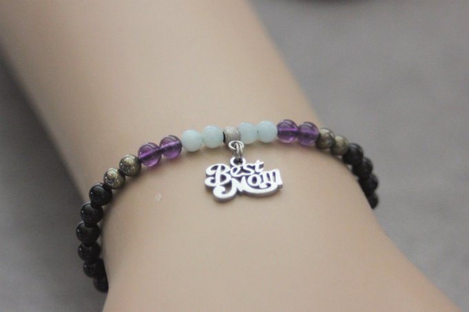 Bracelet perles onyx, améthyste, amazonite, pyrite et breloque Best Mom en acier