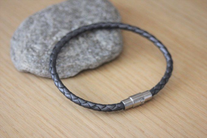 Bracelet en cuir gris tressé fermoir acier