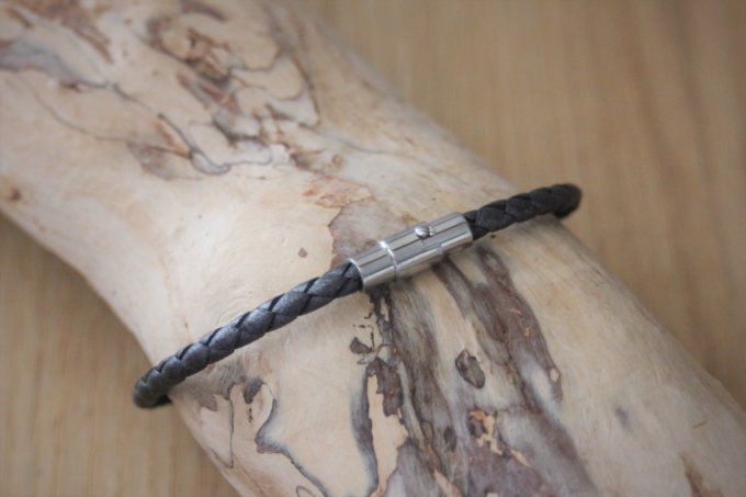 Bracelet en cuir gris tressé fermoir acier