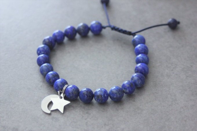 Bracelet perles lapis lazuli et breloques lune et étoile en acier