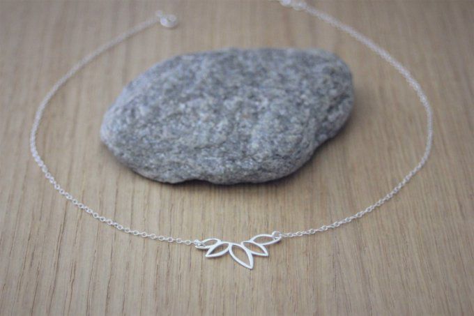 Collier argent massif pendentif feuilles asymétrique