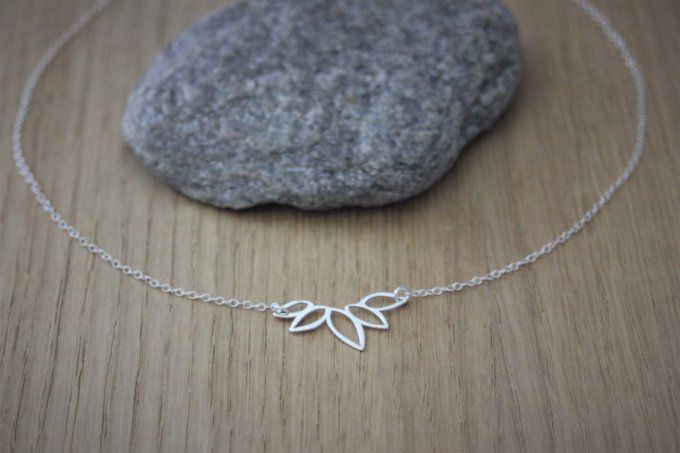 Collier argent massif pendentif feuilles asymétrique