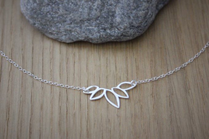 Collier argent massif pendentif feuilles asymétrique