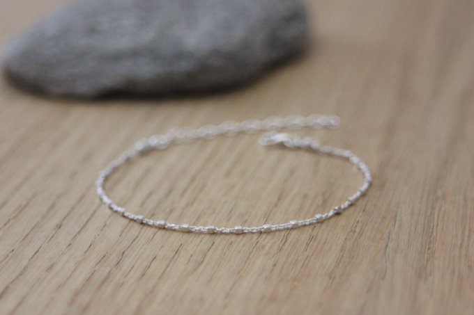 Bracelet argent chaine avec petites perles carrées