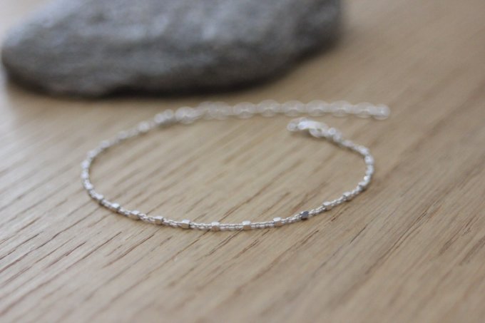 Bracelet argent chaine avec petites perles carrées