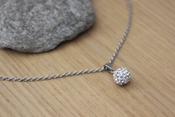 Collier acier pendentif boule strass style diamant