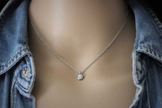 Collier acier pendentif style petit diamant