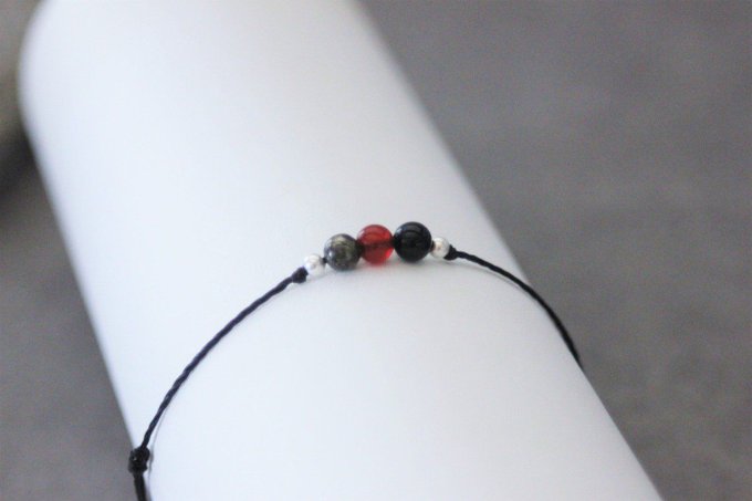 Bracelet cordon 3 perles, pyrite, agate rouge, onyx et argent massif