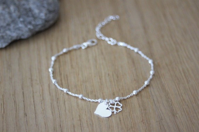 Bracelet argent massif chaine perlée breloque trèfle et coeur à graver