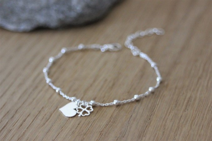 Bracelet argent massif chaine perlée breloque trèfle et coeur à graver