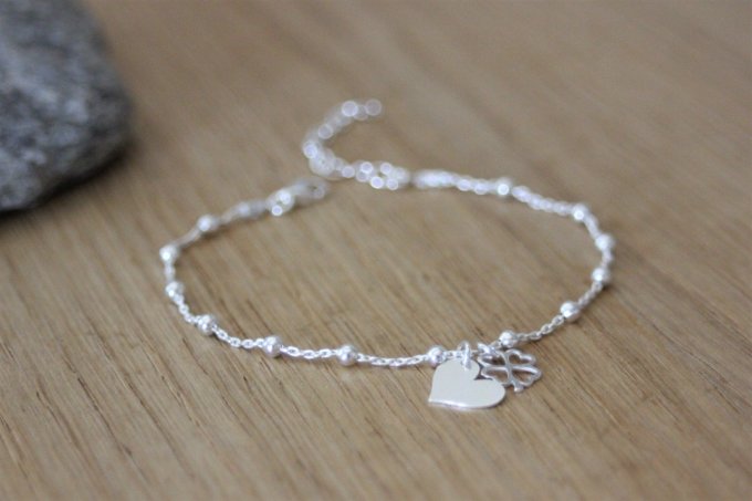 Bracelet argent massif chaine perlée breloque trèfle et coeur à graver