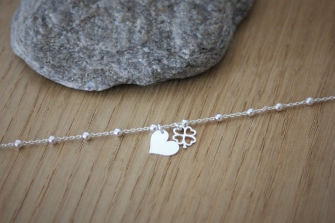 Bracelet argent massif chaine perlée breloque trèfle et coeur à graver