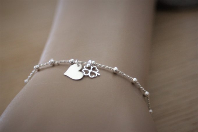 Bracelet argent massif chaine perlée breloque coeur et trèfle