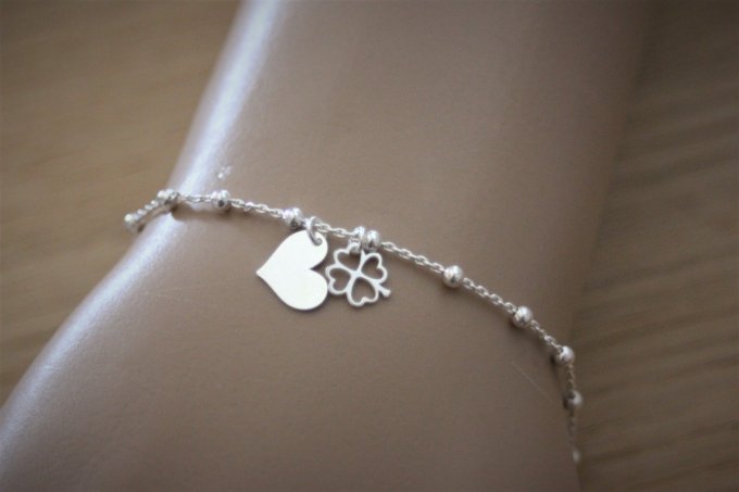 Bracelet argent massif chaine perlée breloque trèfle et coeur à graver