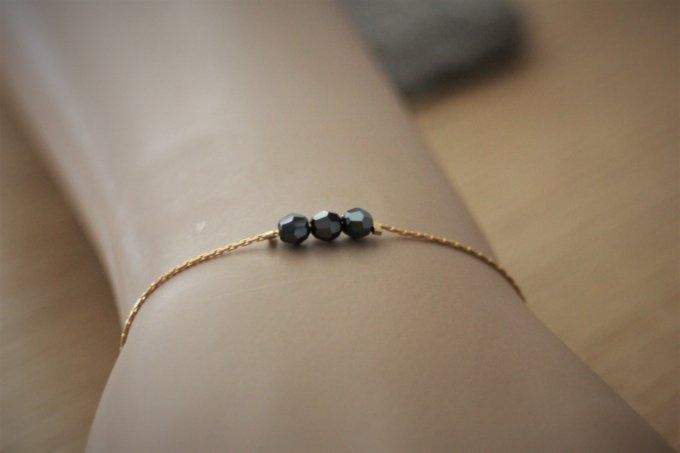 Bracelet en or Gold Filled 3 perles noires en cristal swarovski