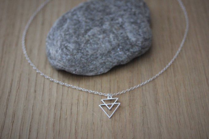 Collier argent massif pendentif double triangles 