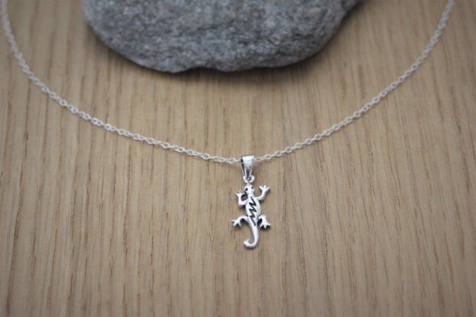 Collier argent massif pendentif lézard (gecko)