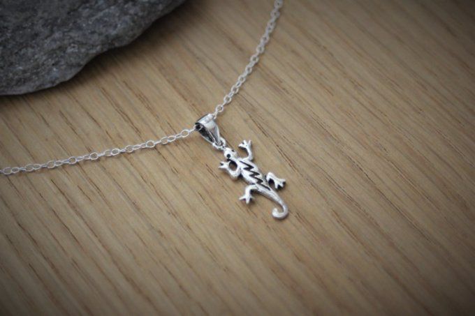 Collier argent massif pendentif lézard (gecko)