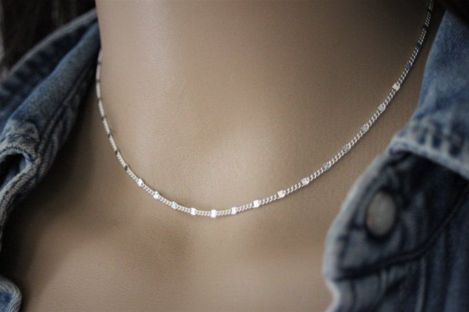 Collier argent massif chaine gourmette avec petits carrés plats