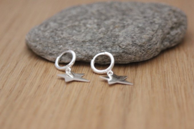 Boucles d'oreilles mini créoles argent massif pendentif étoiles