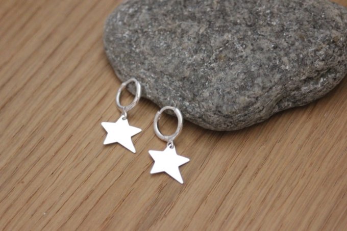 Boucles d'oreilles mini créoles argent massif pendentif étoiles