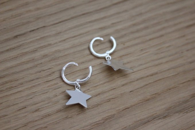 Boucles d'oreilles mini créoles argent massif pendentif étoiles