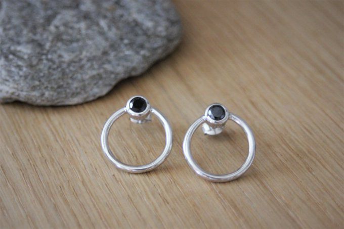 Boucles d'oreilles anneaux créoles en argent massif et cristal noir
