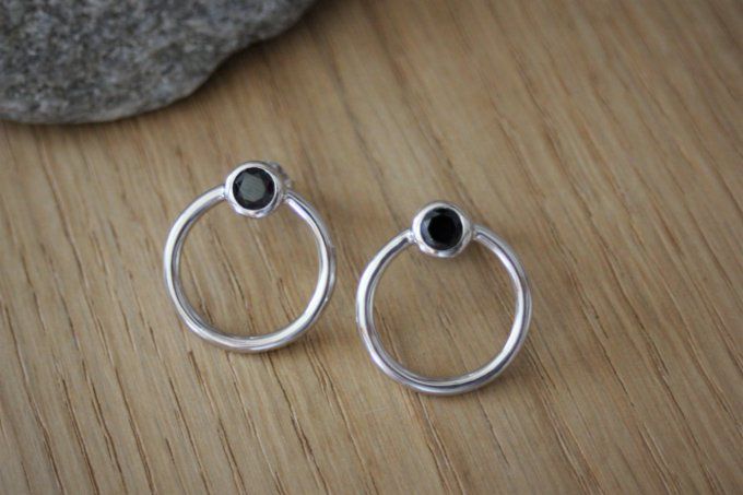 Boucles d'oreilles anneaux créoles en argent massif et cristal noir