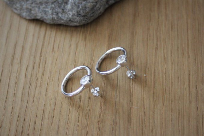 Boucles d'oreilles anneaux créoles en argent massif et cristal noir